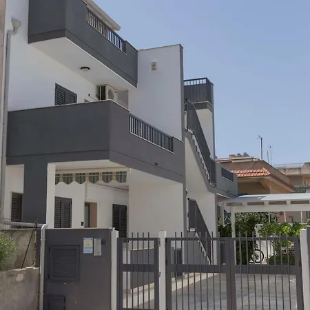 Mareinsicilia: Larica Apartment